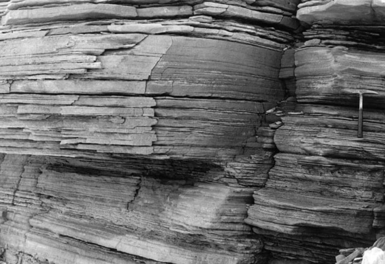 Black and white photo of sedimentary rock.